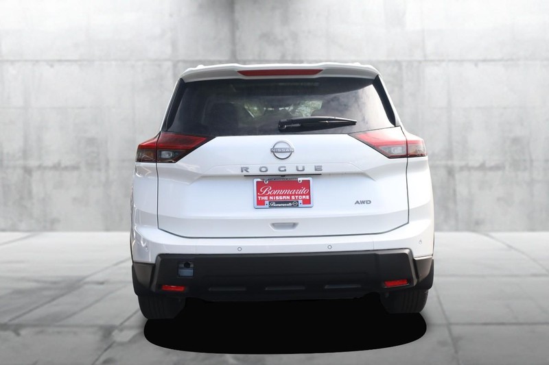 Nissan Rogue Vehicle Full-screen Gallery Image 6