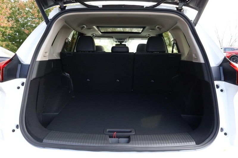 Nissan Rogue Vehicle Full-screen Gallery Image 7