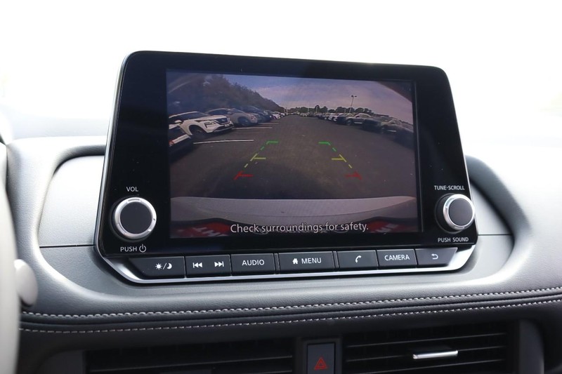 Nissan Rogue Vehicle Full-screen Gallery Image 14