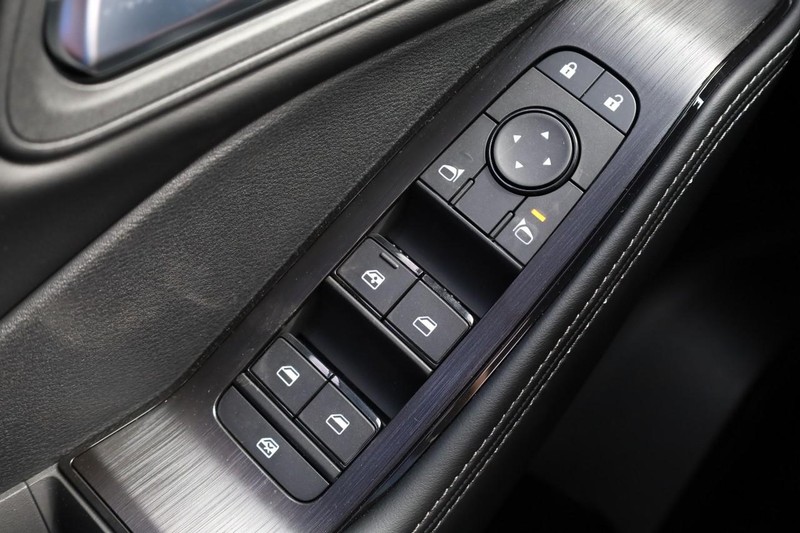 Nissan Rogue Vehicle Full-screen Gallery Image 19