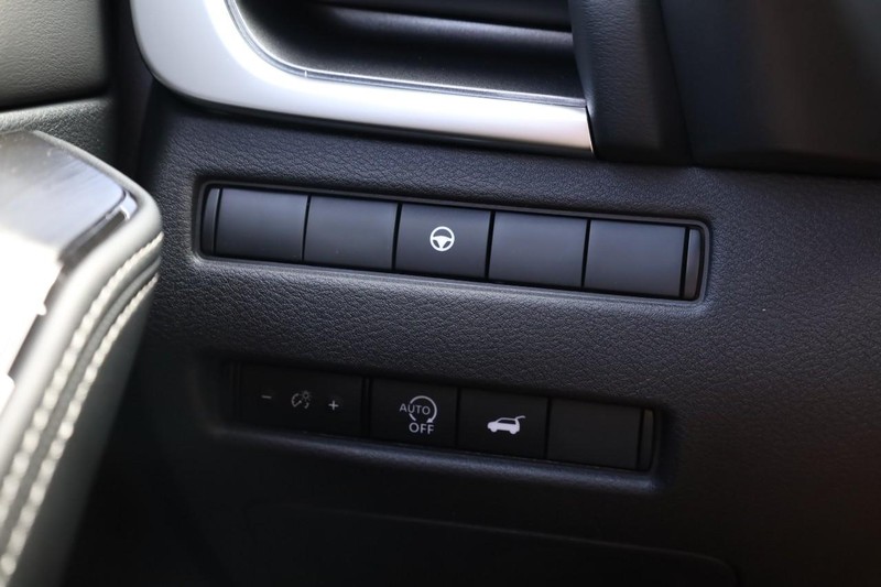 Nissan Rogue Vehicle Full-screen Gallery Image 20