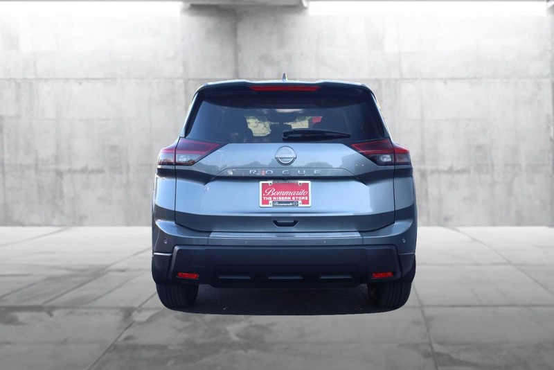 Nissan Rogue Vehicle Image 06