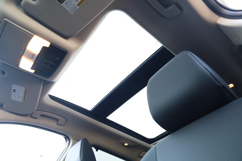 Nissan Rogue Vehicle Image 08