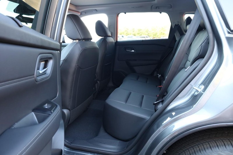 Nissan Rogue Vehicle Image 22