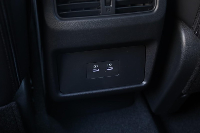 Nissan Rogue Vehicle Image 23