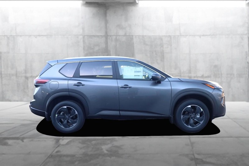 Nissan Rogue Vehicle Full-screen Gallery Image 5