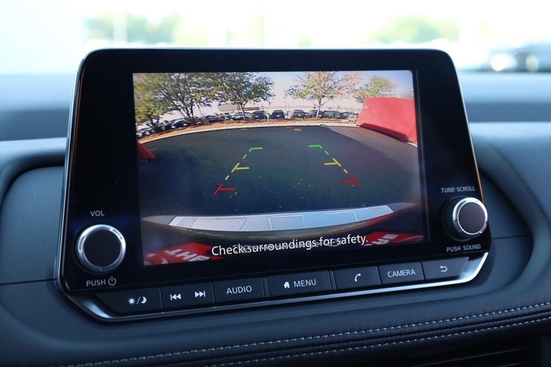 Nissan Rogue Vehicle Full-screen Gallery Image 14