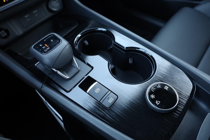 Nissan Rogue Vehicle Full-screen Gallery Image 17