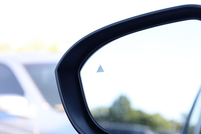 Nissan Rogue Vehicle Full-screen Gallery Image 21