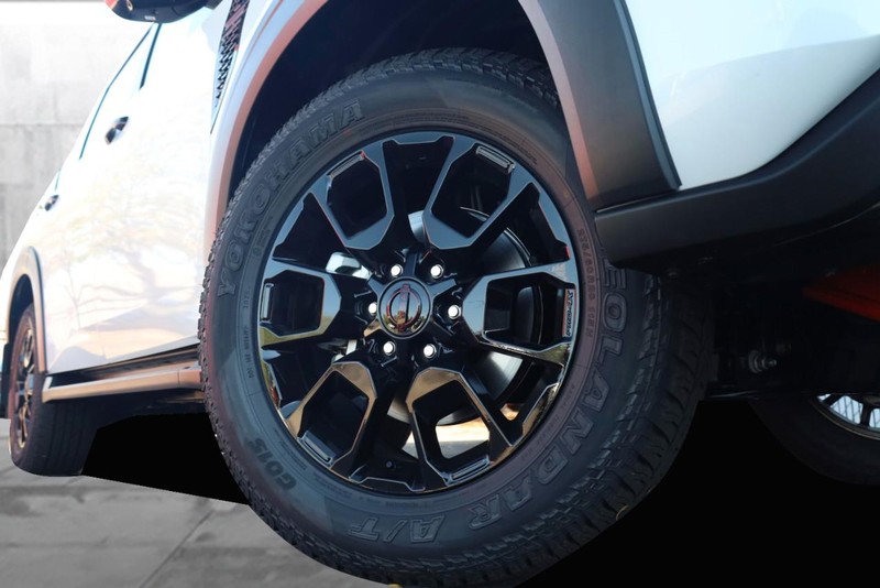 Nissan Armada Vehicle Full-screen Gallery Image 3