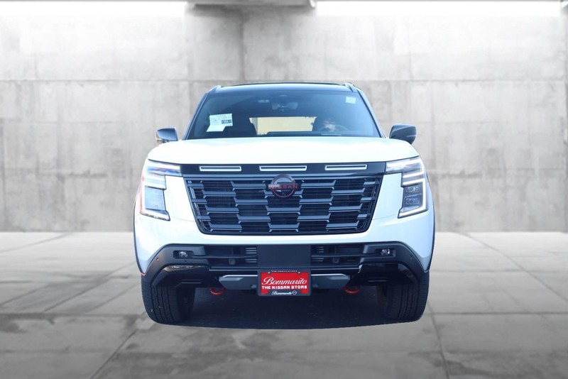 Nissan Armada Vehicle Full-screen Gallery Image 4