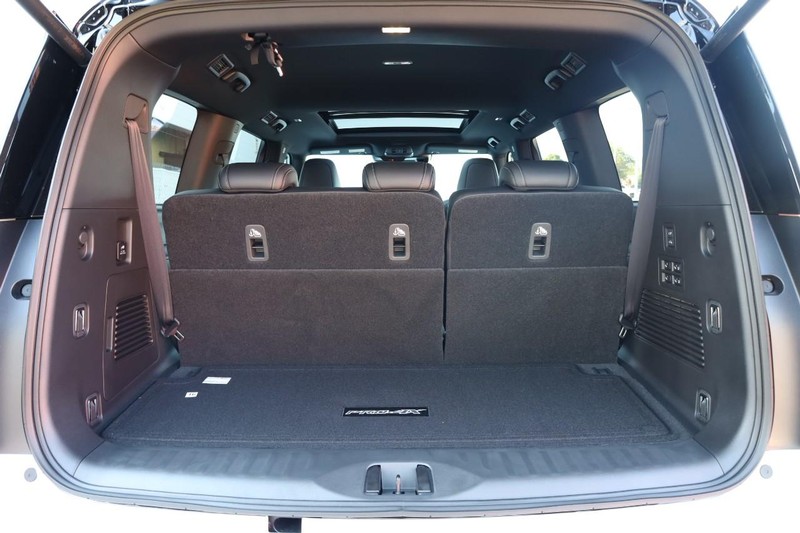 Nissan Armada Vehicle Full-screen Gallery Image 9