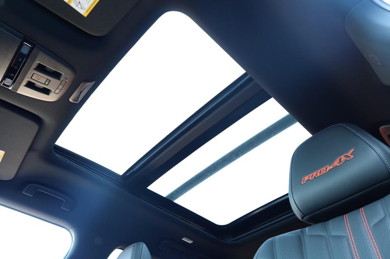 Nissan Armada Vehicle Full-screen Gallery Image 10