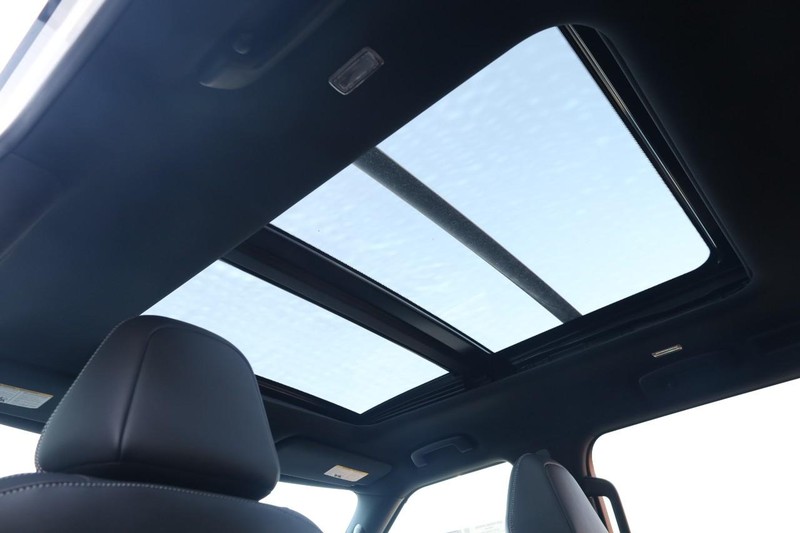 Nissan Armada Vehicle Full-screen Gallery Image 11