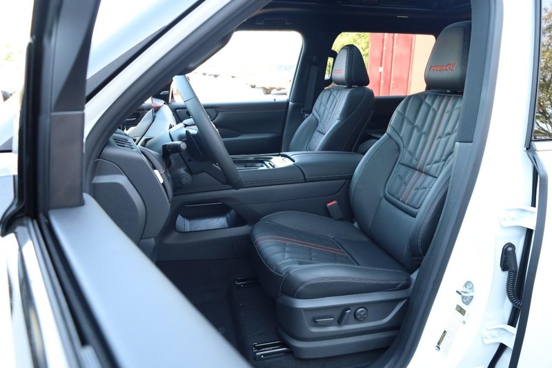 Nissan Armada Vehicle Full-screen Gallery Image 12