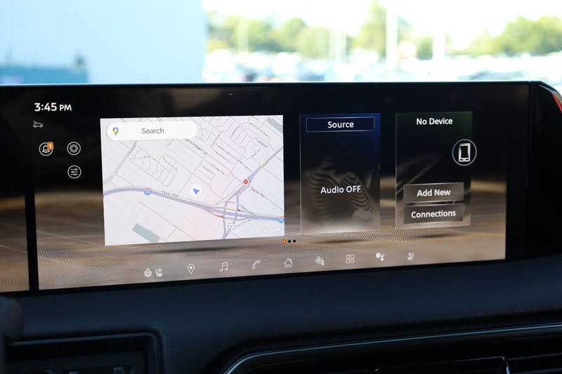 Nissan Armada Vehicle Full-screen Gallery Image 15