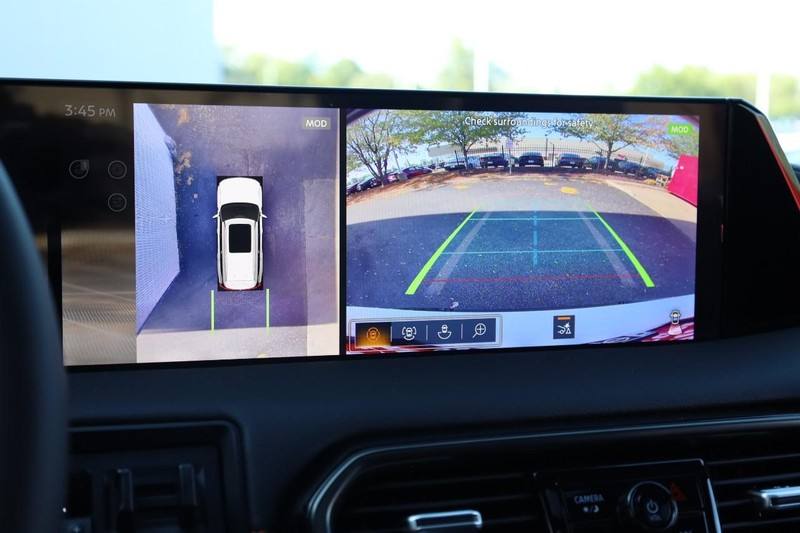 Nissan Armada Vehicle Full-screen Gallery Image 17