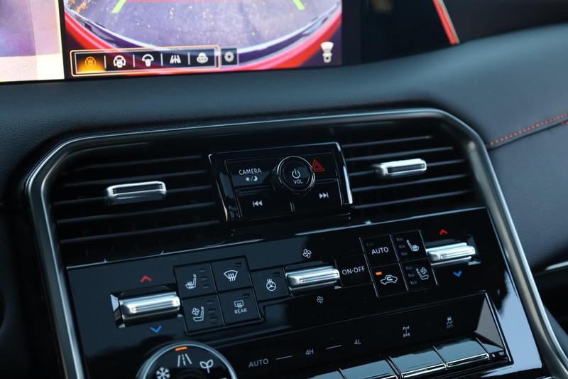 Nissan Armada Vehicle Full-screen Gallery Image 18