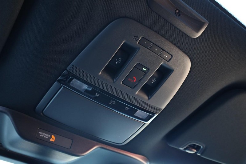 Nissan Armada Vehicle Full-screen Gallery Image 21