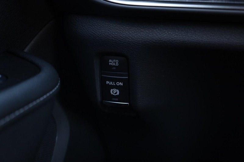 Nissan Armada Vehicle Full-screen Gallery Image 24