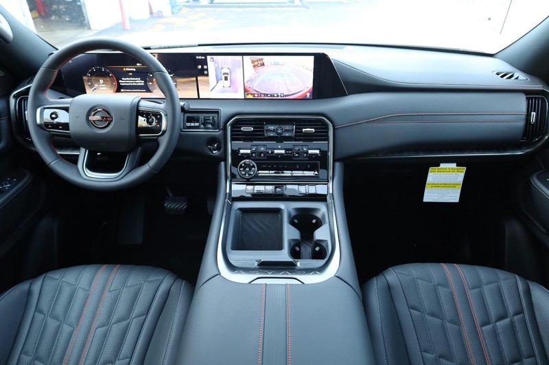 Nissan Armada Vehicle Full-screen Gallery Image 28