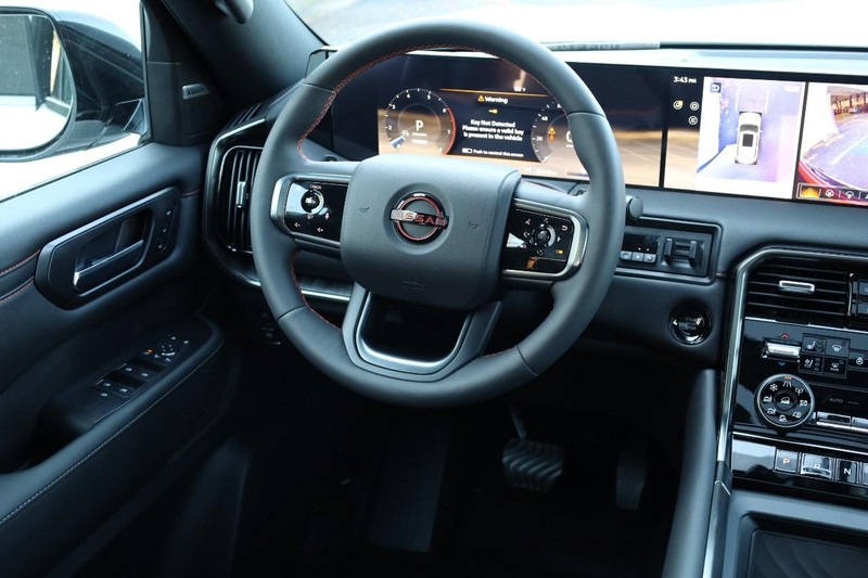 Nissan Armada Vehicle Full-screen Gallery Image 29
