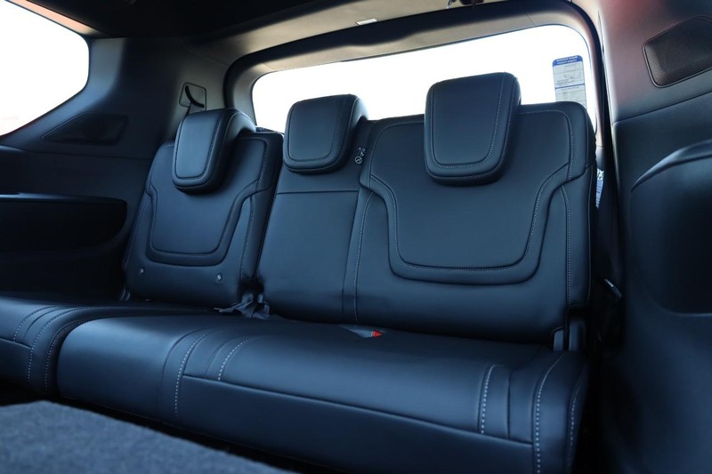 Nissan Armada Vehicle Full-screen Gallery Image 30