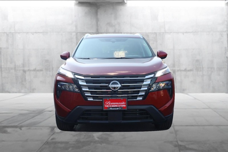 Nissan Rogue Vehicle Full-screen Gallery Image 4