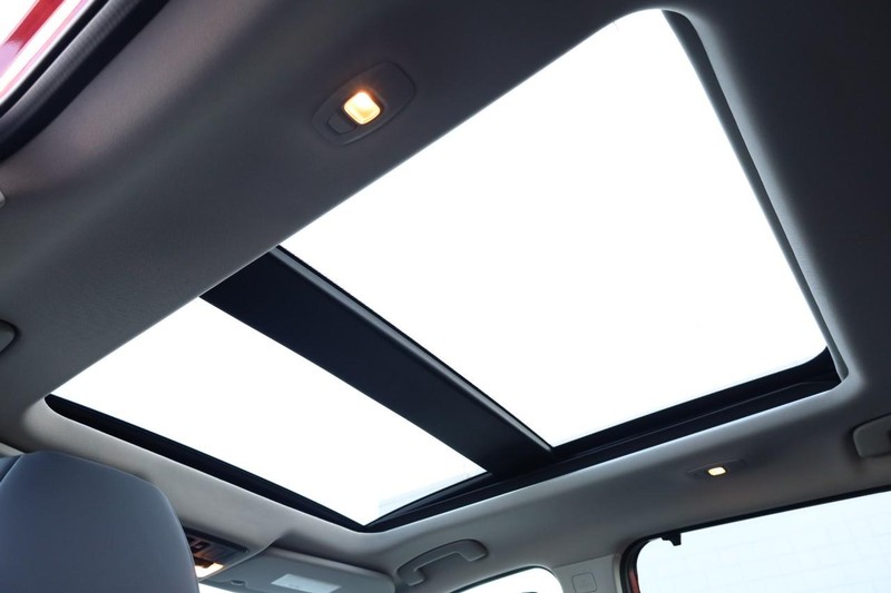 Nissan Rogue Vehicle Full-screen Gallery Image 9