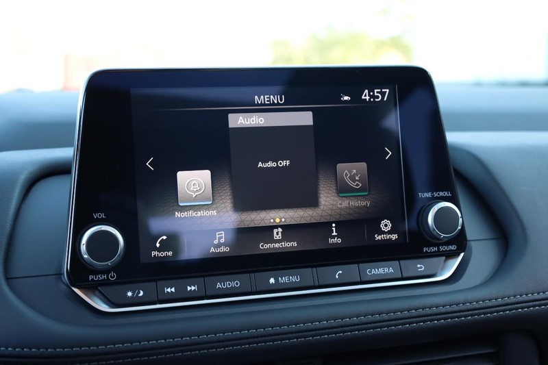 Nissan Rogue Vehicle Full-screen Gallery Image 13