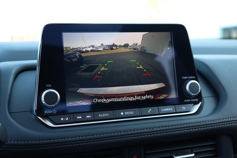 Nissan Rogue Vehicle Full-screen Gallery Image 14