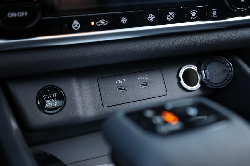 Nissan Rogue Vehicle Full-screen Gallery Image 16