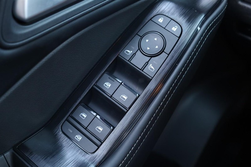 Nissan Rogue Vehicle Full-screen Gallery Image 19