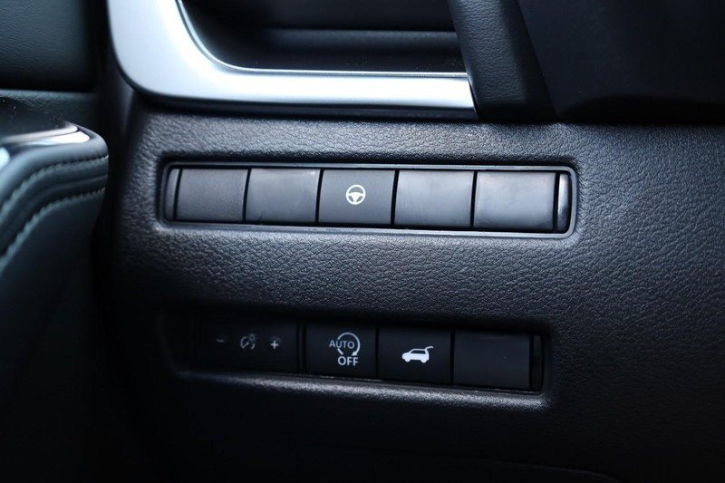 Nissan Rogue Vehicle Full-screen Gallery Image 20