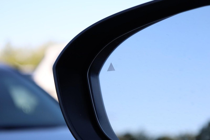 Nissan Rogue Vehicle Full-screen Gallery Image 21