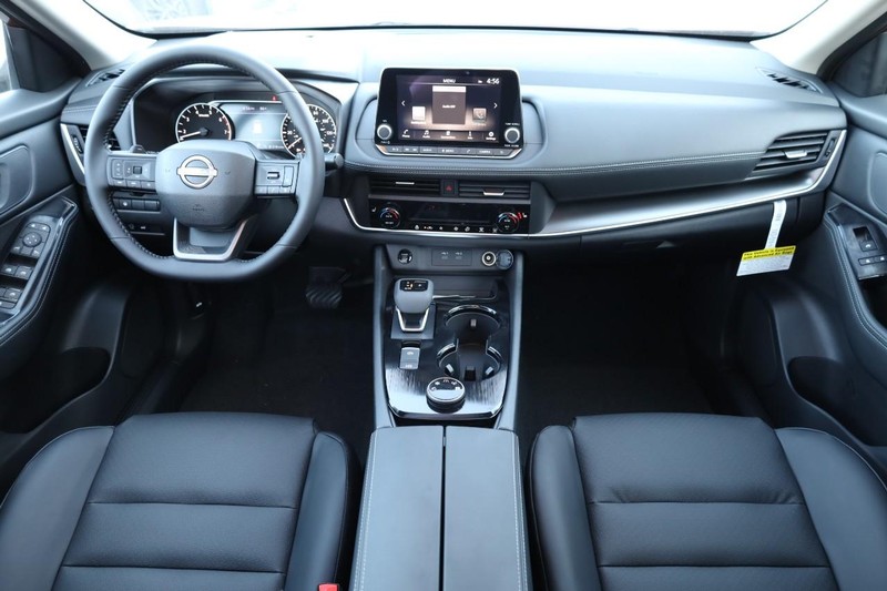 Nissan Rogue Vehicle Full-screen Gallery Image 24