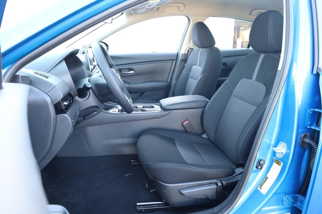 Nissan Sentra Vehicle Image 08