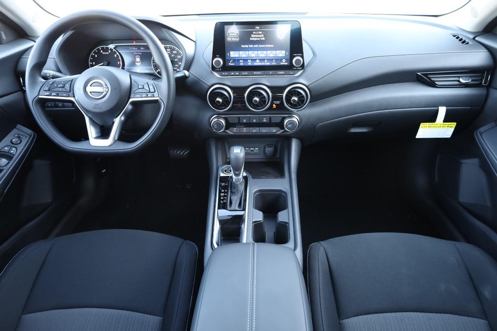 Nissan Sentra Vehicle Image 22