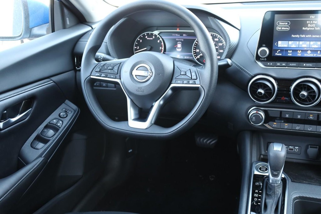 Nissan Sentra Vehicle Image 23