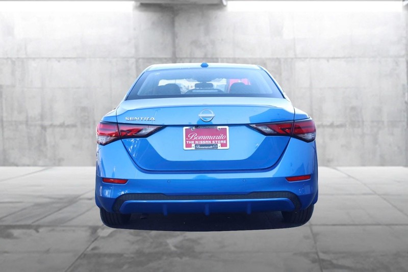 Nissan Sentra Vehicle Full-screen Gallery Image 6