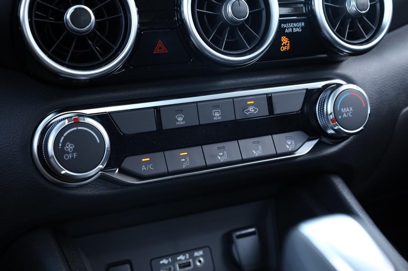 Nissan Sentra Vehicle Full-screen Gallery Image 14