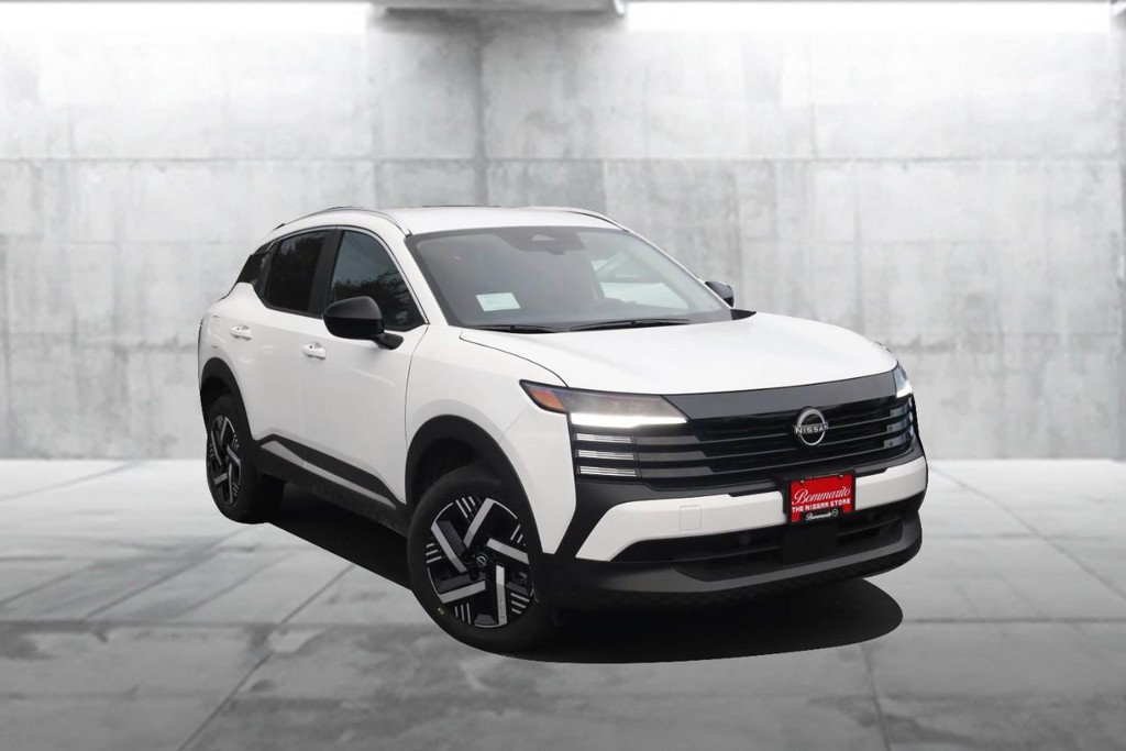 Nissan Kicks Vehicle Image 02