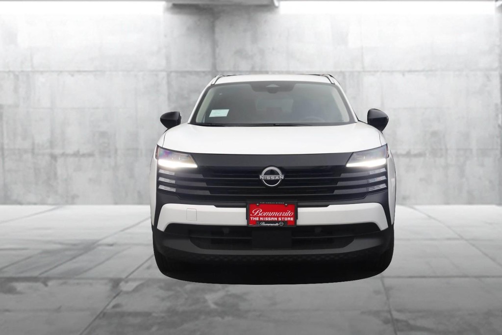 Nissan Kicks Vehicle Image 04