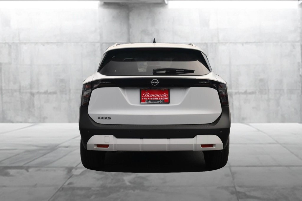 Nissan Kicks Vehicle Image 06