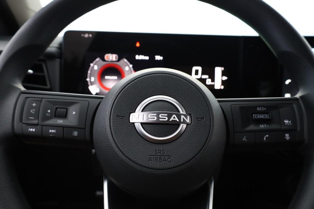 Nissan Kicks Vehicle Image 09