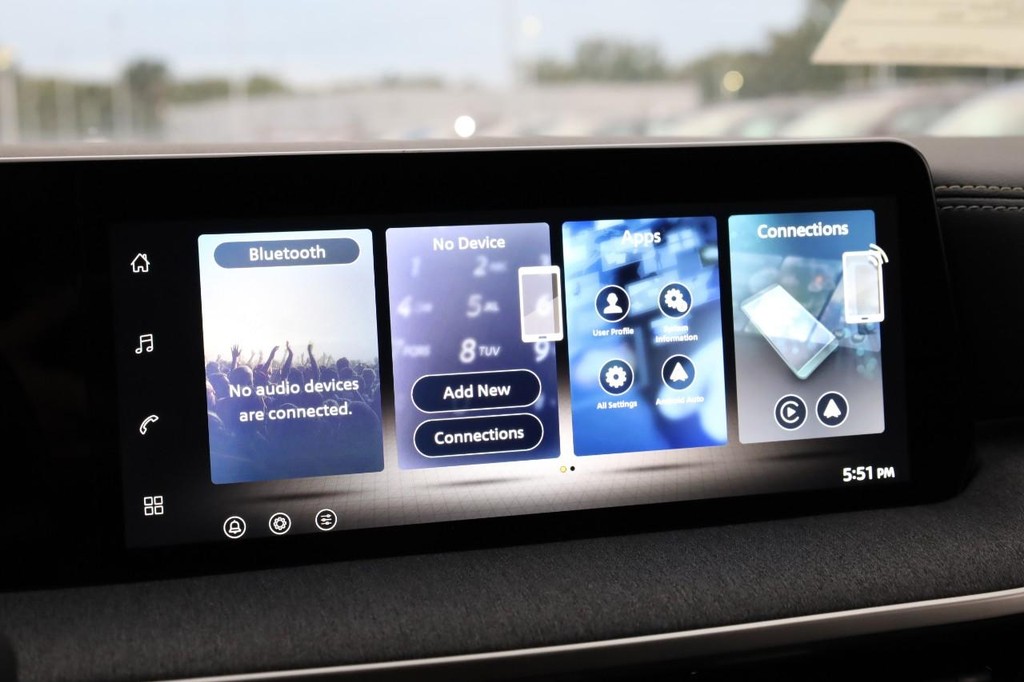 Nissan Kicks Vehicle Image 11