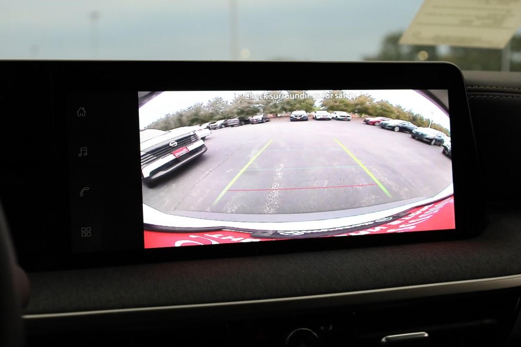 Nissan Kicks Vehicle Image 12