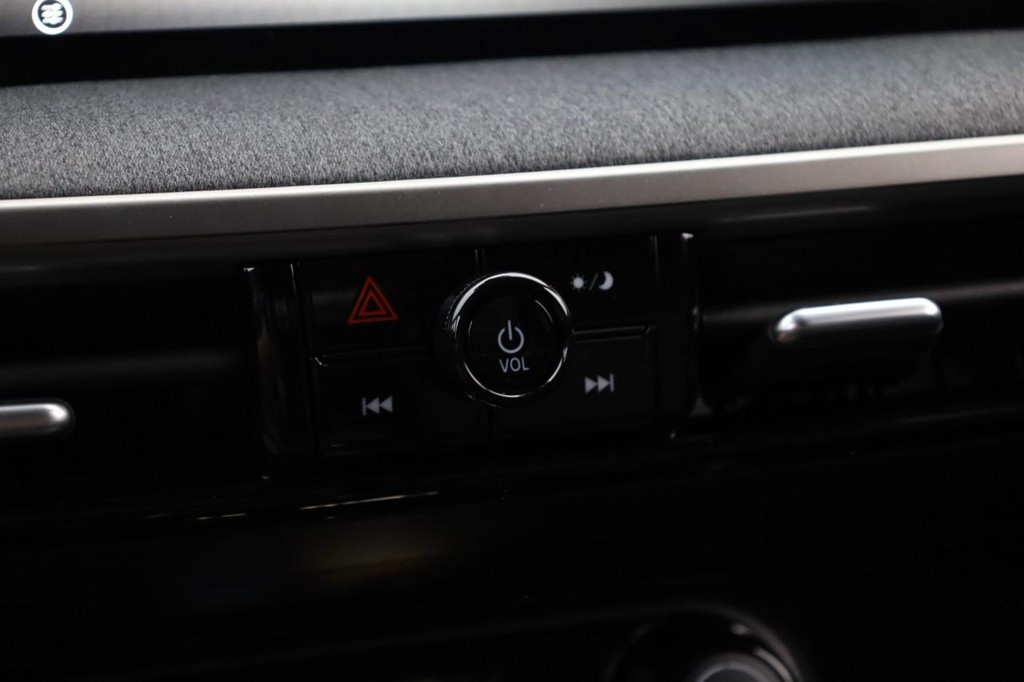 Nissan Kicks Vehicle Image 13