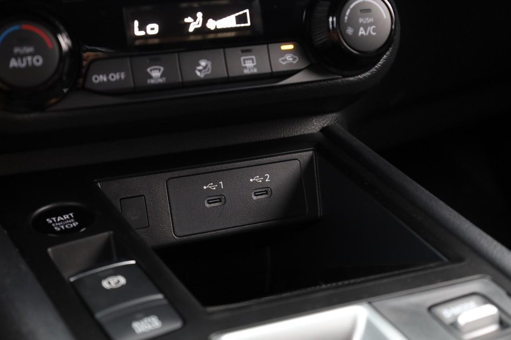 Nissan Kicks Vehicle Image 15