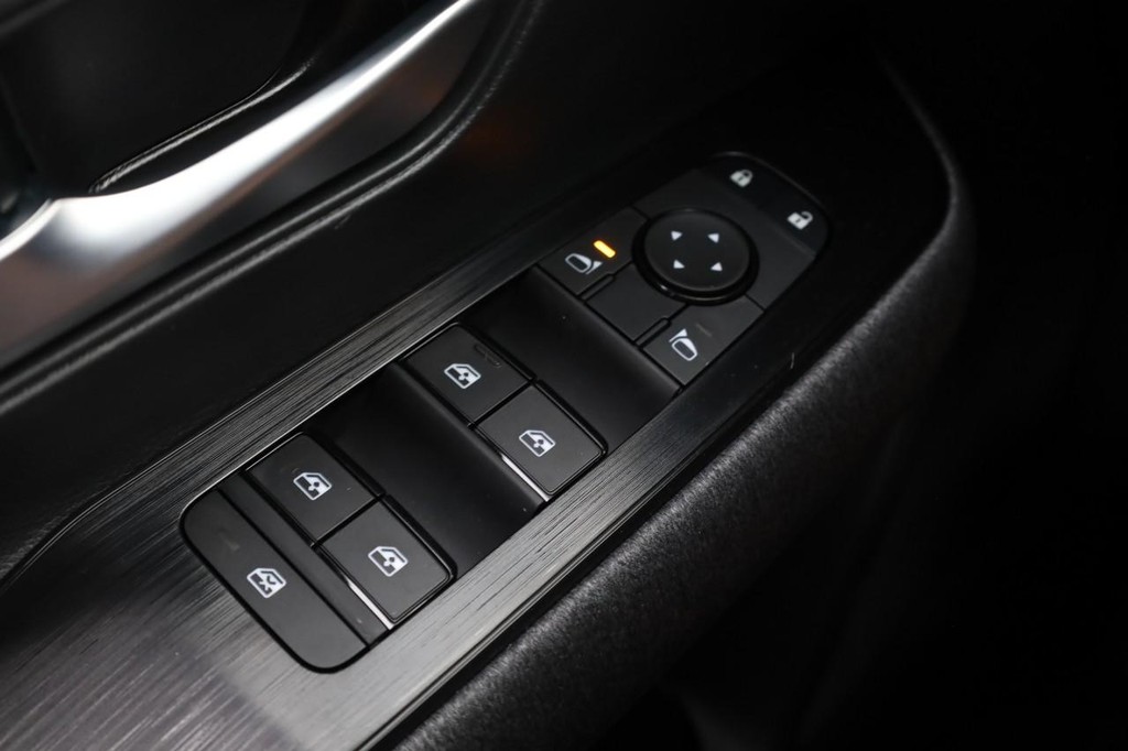 Nissan Kicks Vehicle Image 18